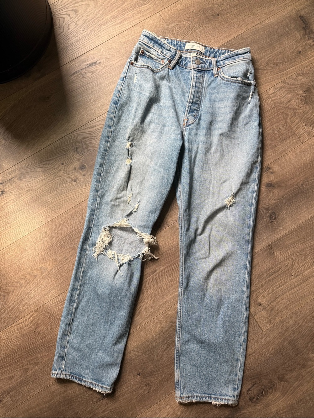 Abercrombie & Fitch Distressed The Dad High Rise Curve Love IRREGULAR Jeans
